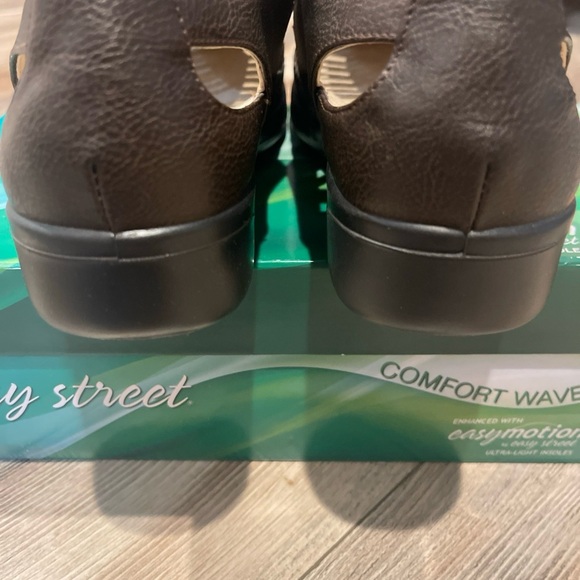 New Easy Street Comfort Wave Womens Size 8 Padded Slip on Ballet Brown Sandals - Picture 3 of 7